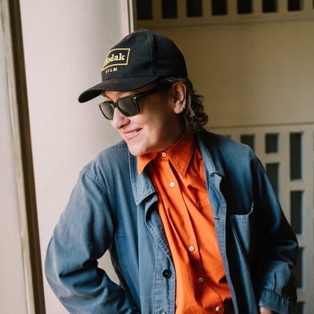 Η Αθηνά Ραχήλ Τσαγγάρη γύρισε μια πανκ αλληγορία για όσα βιώνουμε σήμερα