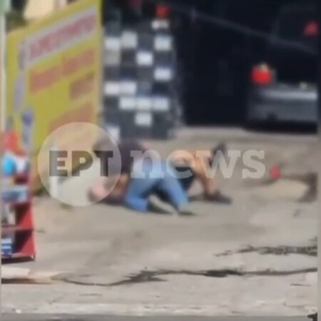 Νέα Χαλκηδόνα: Οδηγοί έπαιξαν ξύλο στη μέση του δρόμου για την προτεραιότητα στο φανάρι