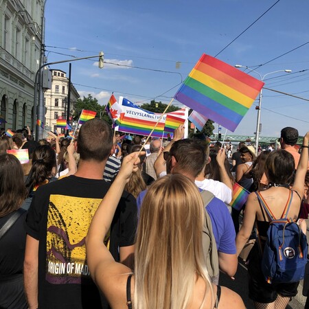 Σλοβακία: Το κοινοβούλιο ενέκρινε συνταγματική αναθεώρηση που περιορίζει τα δικαιώματα ΛΟΑΤΚΙ+ ατόμων