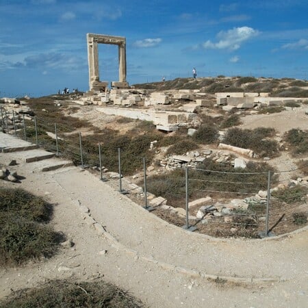 Νέα περίφραξη στην Πορτάρα Νάξου