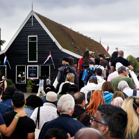 «Μοντέλο Βενετίας» στο χωριό των ανεμόμυλων: Το Zaanse Schans βάζει εισιτήριο για να αντιμετωπίσει τον υπερτουρισμό