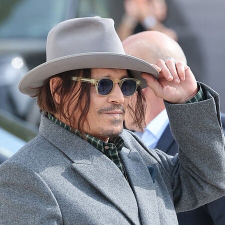 Τζόνι Ντεπ: Εμφανίστηκε στην Εβδομάδα Μόδας του Παρισιού 30 χρόνια μετά την τελευταία εμφάνισή του στο event