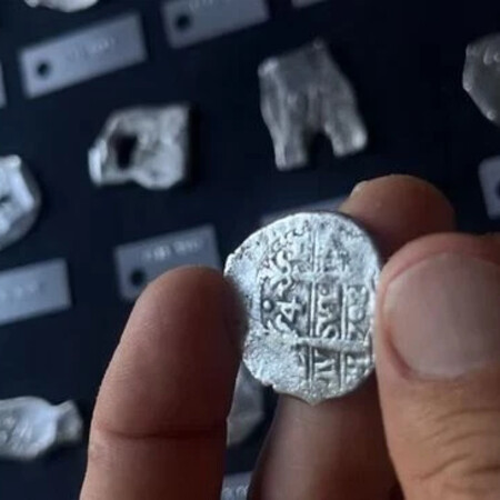 Φλόριντα: Κυνηγοί θησαυρού ανακάλυψαν χρυσά και ασημένια νομίσματα αξίας 1 εκατ. δολάρια