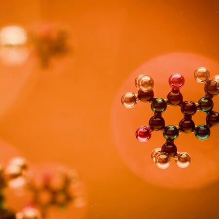 VIOLOGIKA OPLA VIOTROMOKRATIA TEHNITI NOIMOSINI