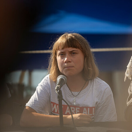 Γκρέτα Τούνμπεργκ: Την έσυραν από τα μαλλιά και την έβαλαν να φιλήσει τη σημαία του Ισραήλ