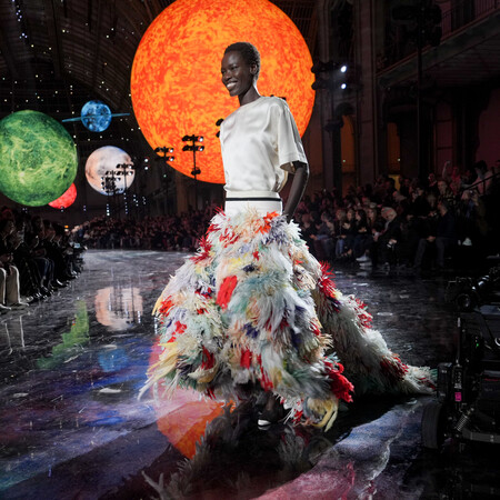 Fan bourgeois για νέο κοινό στη νέα Chanel του Matthieu Blazy 