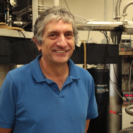 Τζον Μ. Μαρτίνις: Ποιος είναι ο Ελληνοαμερικανός που βραβεύτηκε με Νόμπελ Φυσικής;