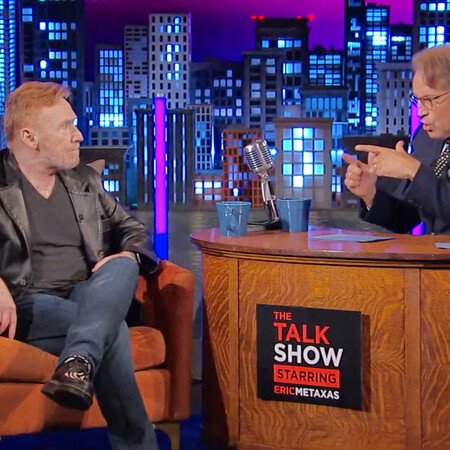 Έρικ Μεταξάς: Ο συντηρητικός Ελληνοαμερικανός που θέλει να γίνει ο νέος Jimmy Kimmel