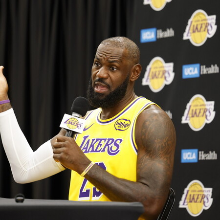 Η αυτοκαταστροφή του ΛεΜπρόν Τζέιμς μέσω των social media και των χορηγιών