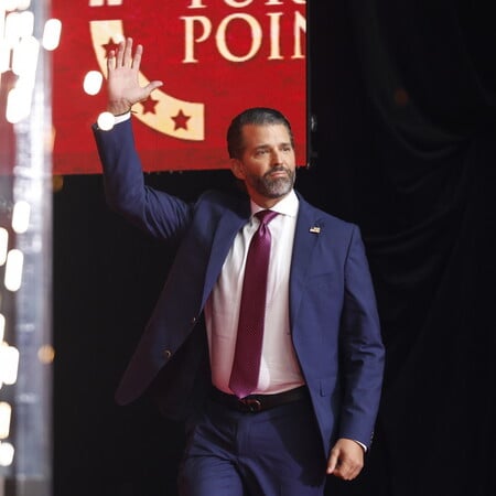 Ο Τραμπ θέλει να αναμορφώσει τις πωλήσεις φαρμάκων - Εταιρεία που συνδέεται με τον γιο του επωφελείται
