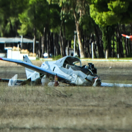 Συντριβή εκπαιδευτικού αεροσκάφους στο Τατόι: Τα αίτια του ατυχήματος αναζητά η Πολεμική Αεροπορία – Τα δύο πιθανά σενάρια