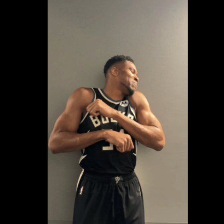 Η φάρσα των Μπακς με ψεύτικη αράχνη και οι αντιδράσεις των αδελφών Αντετοκούνμπο