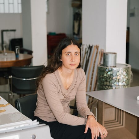 ΕΠΕΞ Μαρίνα Ξενοφώντος: «Η μνήμη δεν είναι κάτι που απλώς κουβαλάμε – ενεργεί, αντιδρά και μεταβάλλεται συνεχώς»