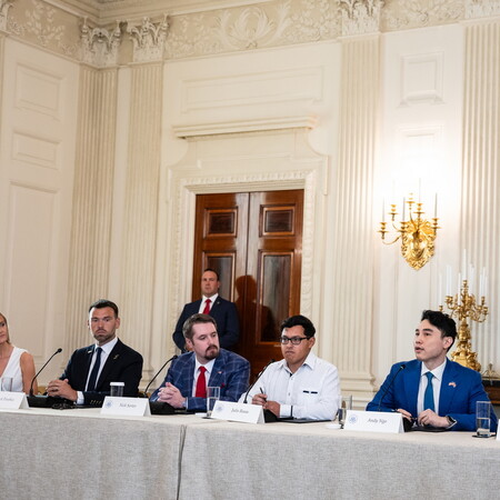 Ο Τραμπ κάλεσε δεξιούς influencers για να «συζητήσουν» την Antifa - Η λίστα με τους εκλεκτούς 11