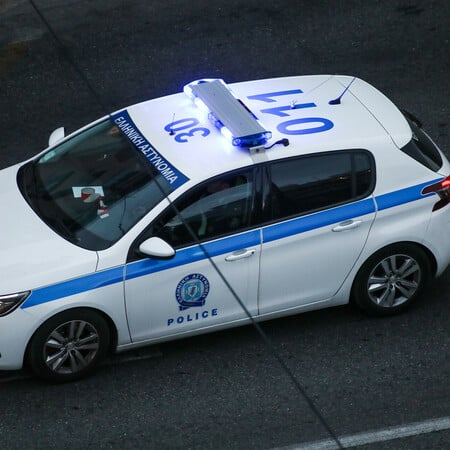 Τροχαίο δυστύχημα στο Μενίδι: Νεκρός ο οδηγός του ΙΧ που έπεσε σε δέντρο