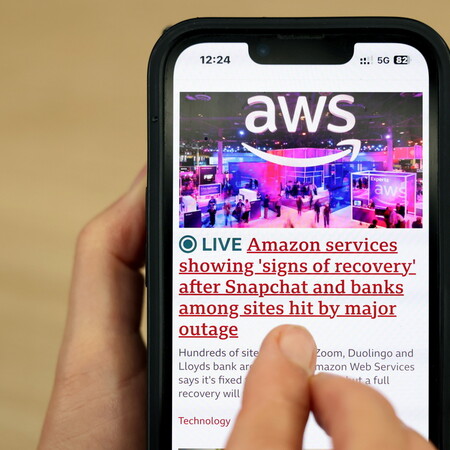 Παγκόσμια αναστάτωση στο διαδίκτυο: Τι προκάλεσε το μεγάλο «μπλακ άουτ» της Amazon Web Services