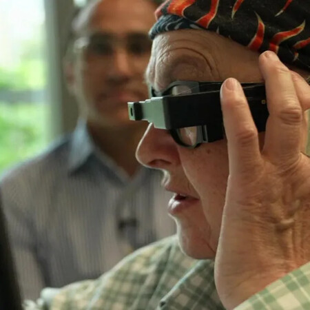 Επαναστατικό εμφύτευμα επιτρέπει σε τυφλούς ασθενείς να διαβάσουν ξανά