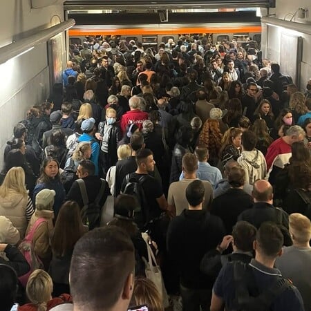 ΜΕΤΡΟ ΚΟΣΜΟΣ