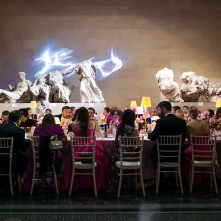 Οι Times UK για τις αντιδράσεις της Αθήνας μετά το δείπνο του Βρετανικού Μουσείου μπροστά από τα Γλυπτά του Παρθενώνα