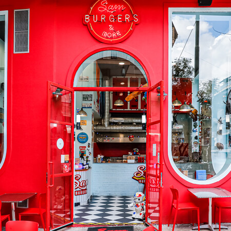 Sam Burgers: Το retro burger house της Αθήνας που σε ταξιδεύει στα diners των ‘50s