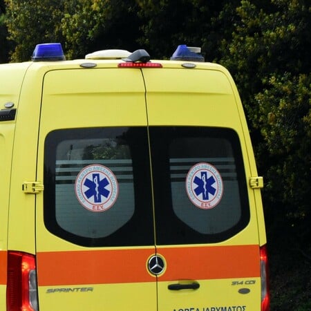 Χαλκίδα: Δεν πρόλαβε να φτάσει και γέννησε μέσα στο ΙΧ λίγα μέτρα από τo νοσοκομείο