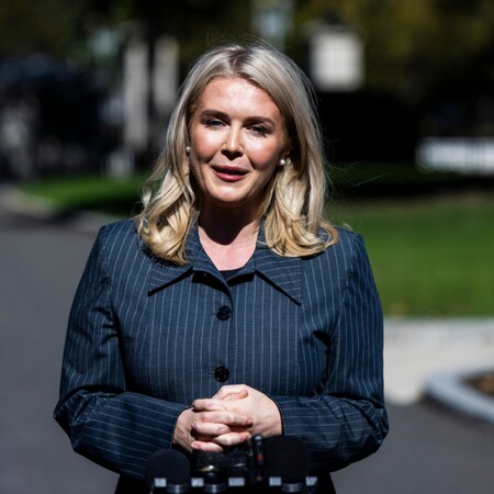 ΚΑΡΟΛΑΙΝ ΛΕΒΙΤ