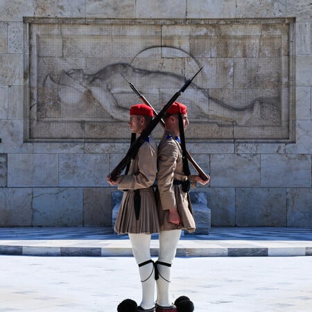 «Ο Άγνωστος Στρατιώτης στη μάχη της πολιτικής εικόνας»