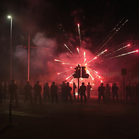 Αντιμεταναστευτικά επεισόδια στο Δουβλίνο έξω από ξενοδοχείο αιτούντων άσυλο – Συγκρούσεις με την αστυνομία και τραυματίες