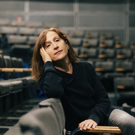 Γιούλη Τσαγκαράκη: «Κάθε σπίτι έχει τον δικό του Νετανιάχου, τον δικό του Τραμπ»