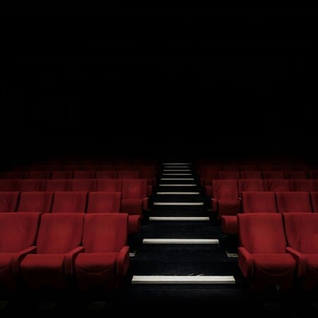 ΘΕΑΤΡΟ ΣΚΗΝΟΘΕΤΗΣ ΗΘΟΠΟΙΟΣ ΒΙΑΣΜΟΣ