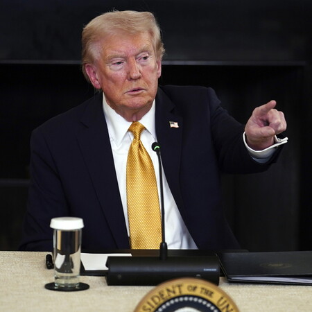 Ο Τραμπ «παγώνει» τις εμπορικές συνομιλίες με τον Καναδά λόγω διαφήμισης με τη φωνή του Ρίγκαν