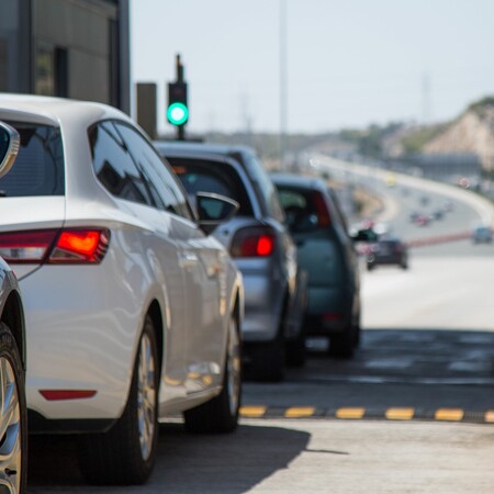 «Αν αγαπάς την οικογένειά σου, προσοχή στον δρόμο» - Το SMS του Υπουργείου Μεταφορών στους εκδρομείς