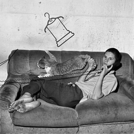 Οι αινιγματικές, σκληρές, ποιητικές εικόνες του Ρότζερ Μπάλεν στην Αθήνα