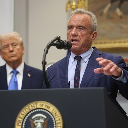 Νέες οδηγίες Ρόμπερτ Κένεντι Τζούνιορ: Συνιστά περισσότερα κορεσμένα λίπη σε σχολεία και στρατό