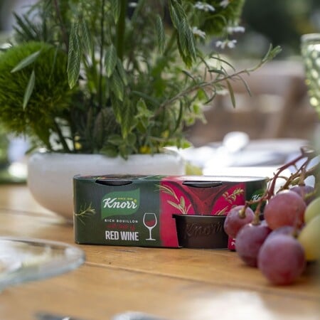 Η Knorr παρουσίασε τους νέους Σπιτικούς Ζωμούς με εκχύλισμα κρασιού