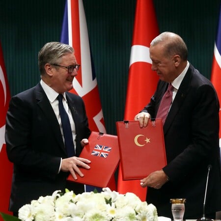 Στάρμερ και Ερντογάν υπέγραψαν συμφωνία 10,7 δισ. δολαρίων για 20 μαχητικά Eurofighter