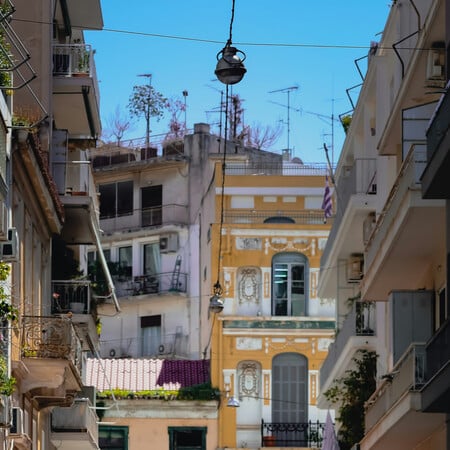 Έρευνα περιλαμβάνει την Αθήνα ανάμεσα στις λιγότερο προσιτές πρωτεύουσες της Ευρώπης