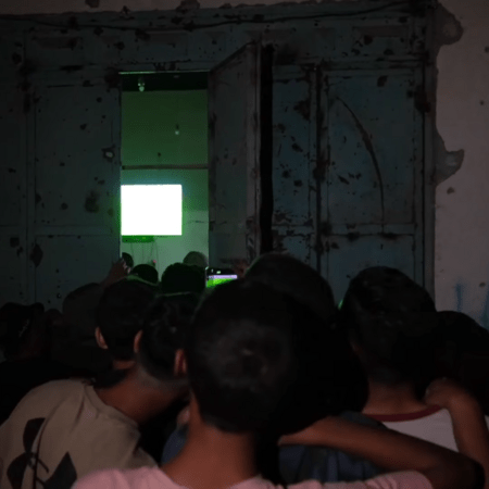 Σπάνιες εικόνες χαράς από τη Λωρίδα της Γάζας λόγω El Clásico