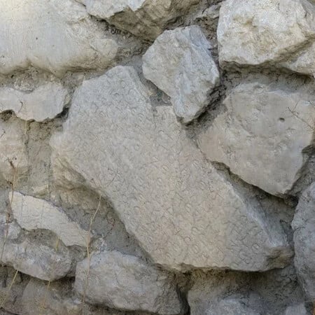 Τουρκία: Σπίτι στην Πισιδία χτίστηκε με λίθους που φέρουν στα ελληνικά επιστολή του Ρωμαίου αυτοκράτορα Καρακάλλα