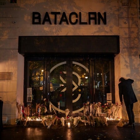 Μπατακλάν: Ο σκηνοθέτης της σειράς για την τρομοκρατική επίθεση απορρίπτει τους ισχυρισμούς περί ασέβειας