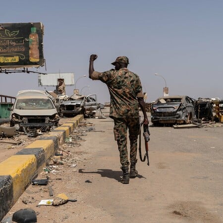 Σουδάν: Ο ηγέτης των παραστρατιωτικών λέει ότι θέλει «ενότητα» που θα την επιτύχει «με ειρήνη ή με πόλεμο»