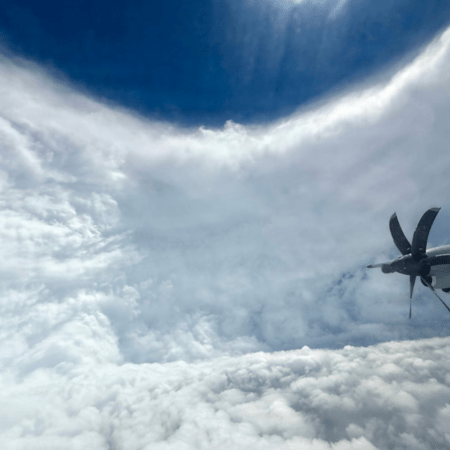 Τυφώνας Μελίσα: Εντυπωσιακά βίντεο μέσα από το «μάτι»