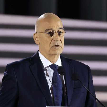 Δένδιας: Διαγωνισμός για την ανάδειξη του Μνημείου του Αγνώστου Στρατιώτη