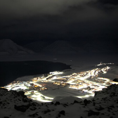 Σβάλμπαρντ: Ξεκίνησε η πολική νύχτα στην πιο κοντινή στεριά στον Βόρειο Πόλο