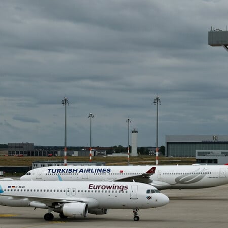 Drone παρέλυσε το αεροδρόμιο του Βερολίνου για δύο ώρες – Προειδοποιήσεις για την ασφάλεια των πτήσεων