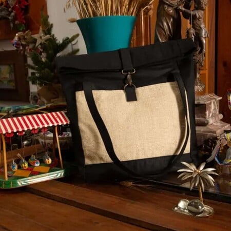 Bagblaze: Το ελληνικό brand που δίνει νέα πνοή στο vintage στυλ