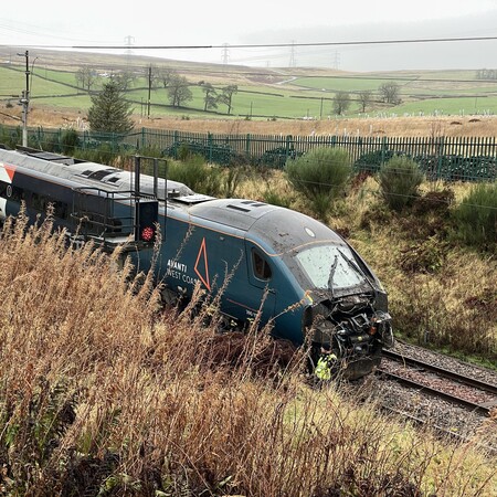 Αγγλία:Εκτροχιασμός τρένου λόγω κατολίσθησης εδάφους - Τέσσερις τραυματίες