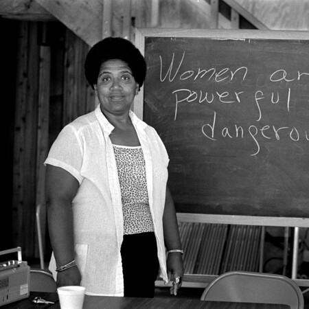 Μαύρη, λεσβία, μητέρα, πολεμίστρια, ποιήτρια, καρκινοπαθής