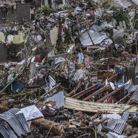 Τουλάχιστον 26 νεκροί από τον τυφώνα Kalmaegi στις Φιλιππίνες - Συνετρίβη ελικόπτερο διάσωσης