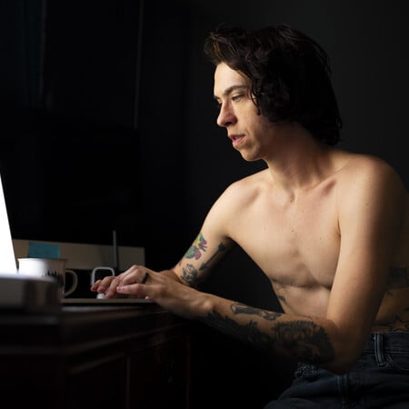 Choking: Η Βρετανία απαγορεύει τη πορνογραφία με σκηνές στραγγαλισμού